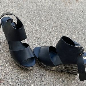 Missimo black wedge size 9